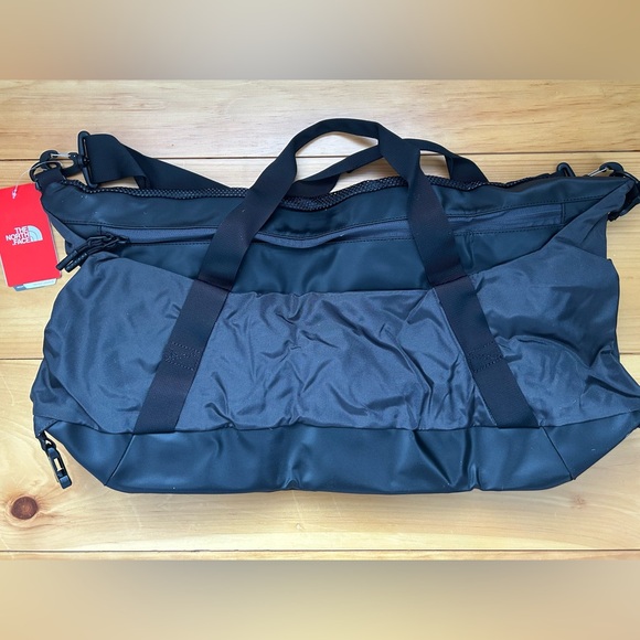 NWT The North Face Apex Gym Duffel Bag Black 31.5L New with Original Hangtag! - Picture 2 of 7